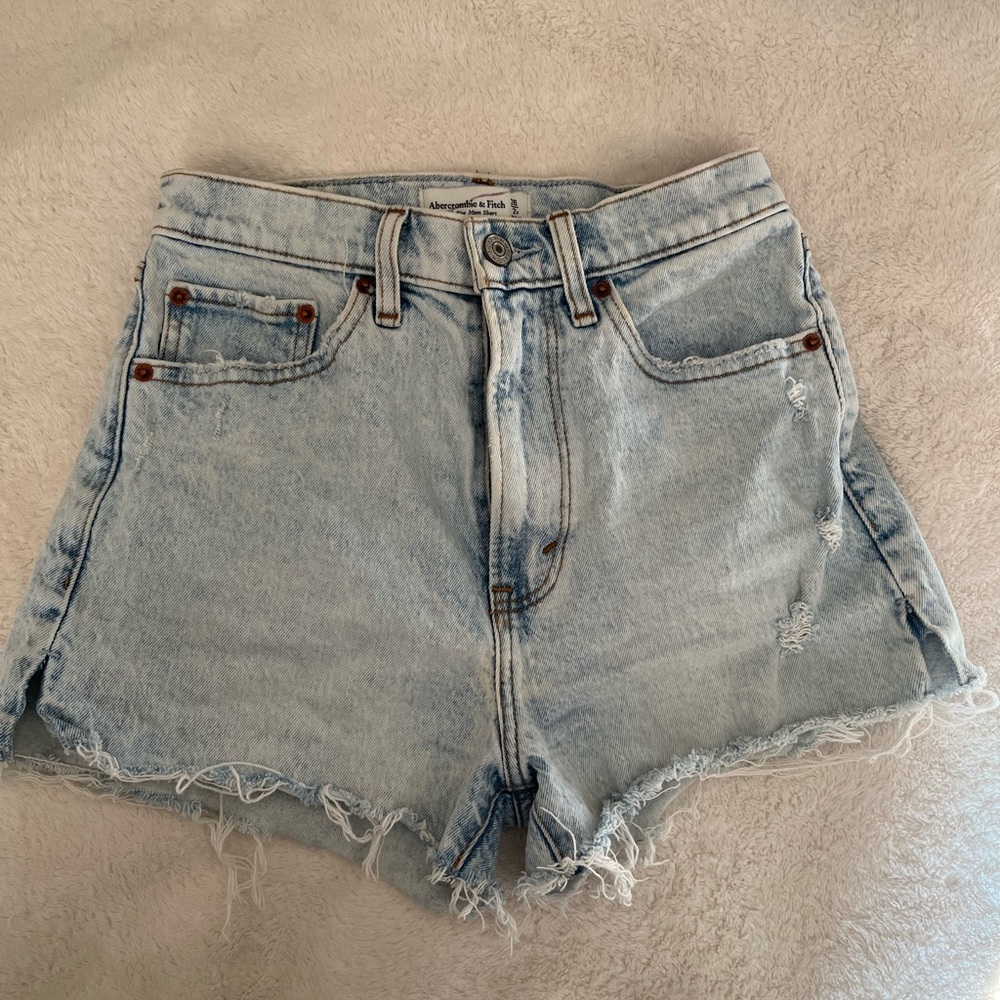 Abercrombie light wash shorts size 2 (26)